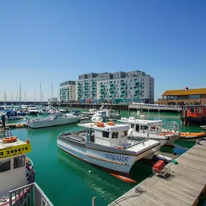 Orion Marina Sea View - Parking - By Lets Apartment Brighton